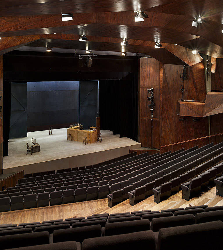 Lyric Theatre Hotels Near Lyric Theatre